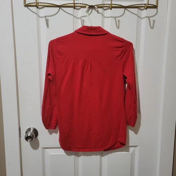 Red collared button front roll tab Liz Claiborne tee shirt small - Picture 3 of 7
